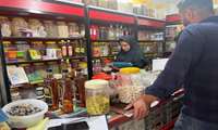 بازدید مشترک از عطاری ها و مراکز عرضه مکمل داروئی و تغذیه ای در شهرستان پیشوا